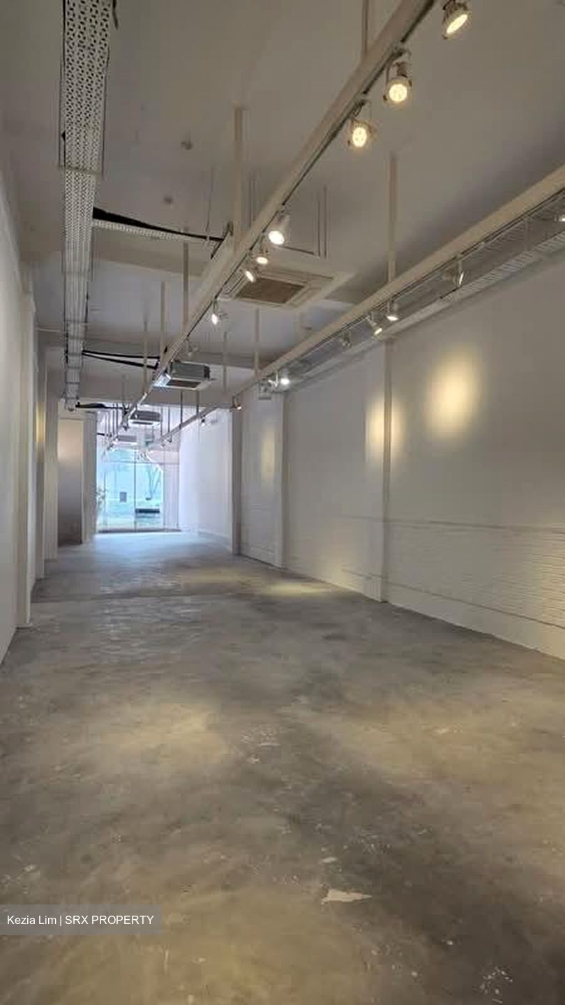 Beach Road (D7), Retail #586042211
